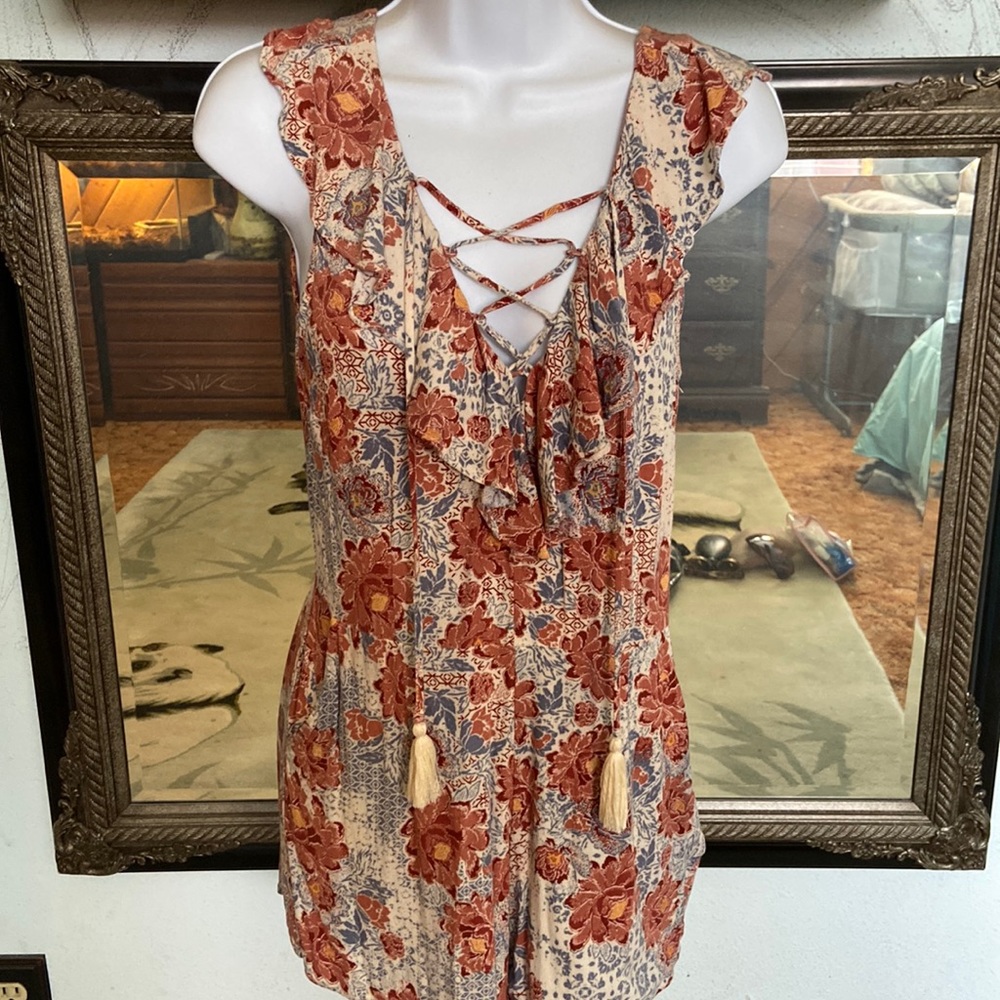 Size Medium, runs small ! Adorable
